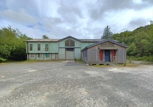 Stoke Rd, Callington to rent Building Photo- Image 1 of 2