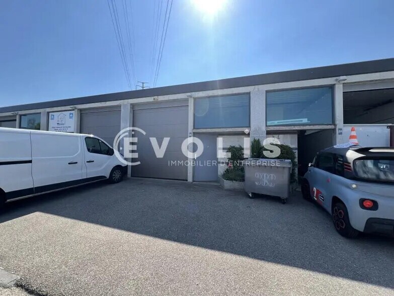 Light Industrial in Vénissieux to rent - Building Photo - Image 2 of 10
