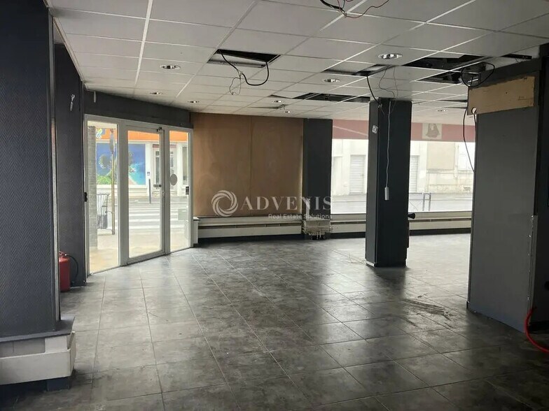 Retail in Bourges for sale - Interior Photo - Image 2 of 3