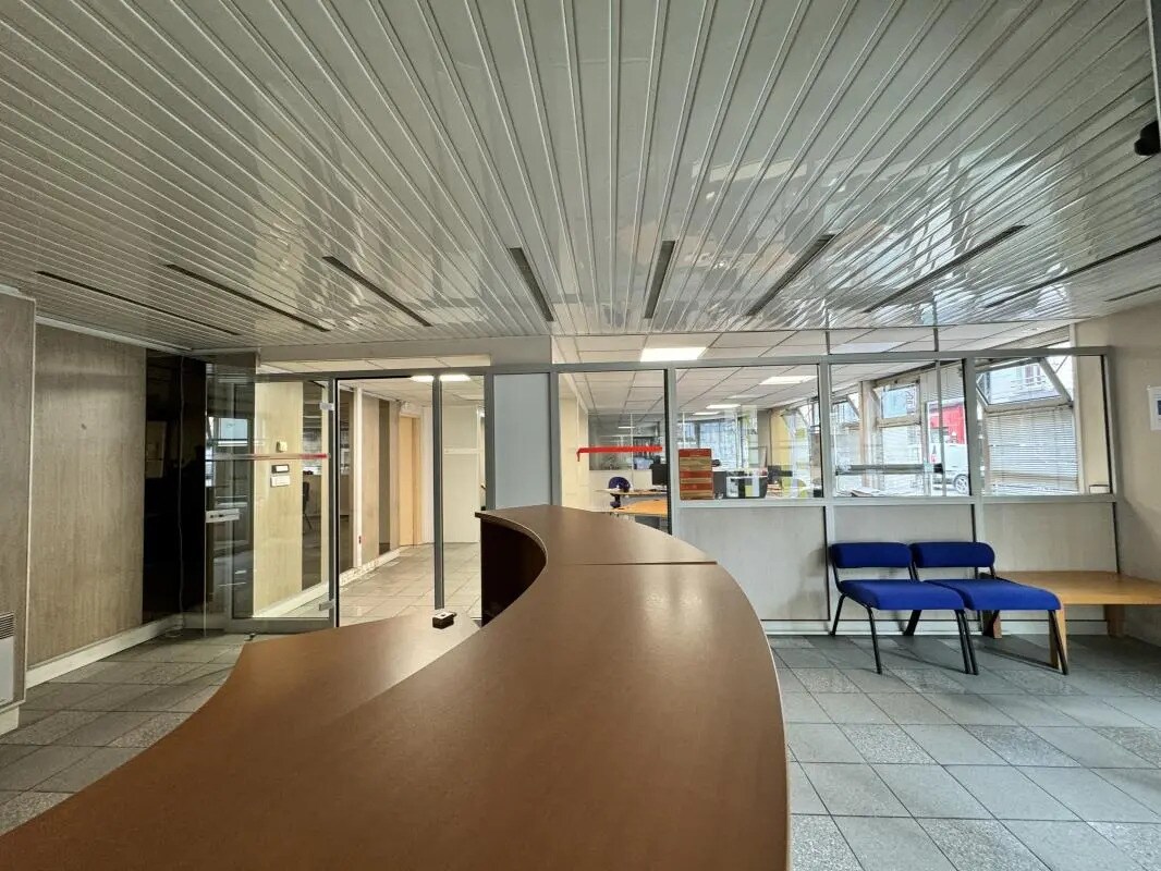 Office in Ivry-sur-Seine to rent Lobby- Image 1 of 14