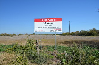 150 I-35 Business & Fm 117, Dilley, TX for sale Primary Photo- Image 1 of 1