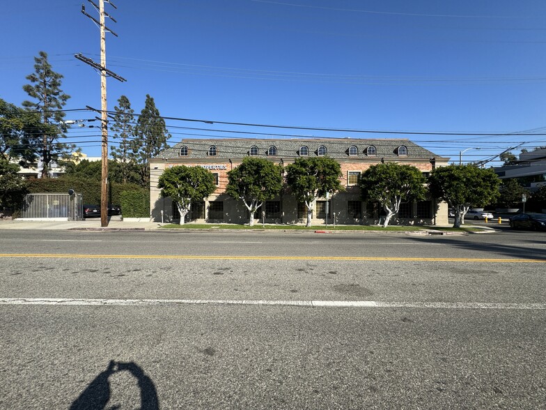 1554 S Sepulveda Blvd, Los Angeles, CA for rent - Building Photo - Image 2 of 9