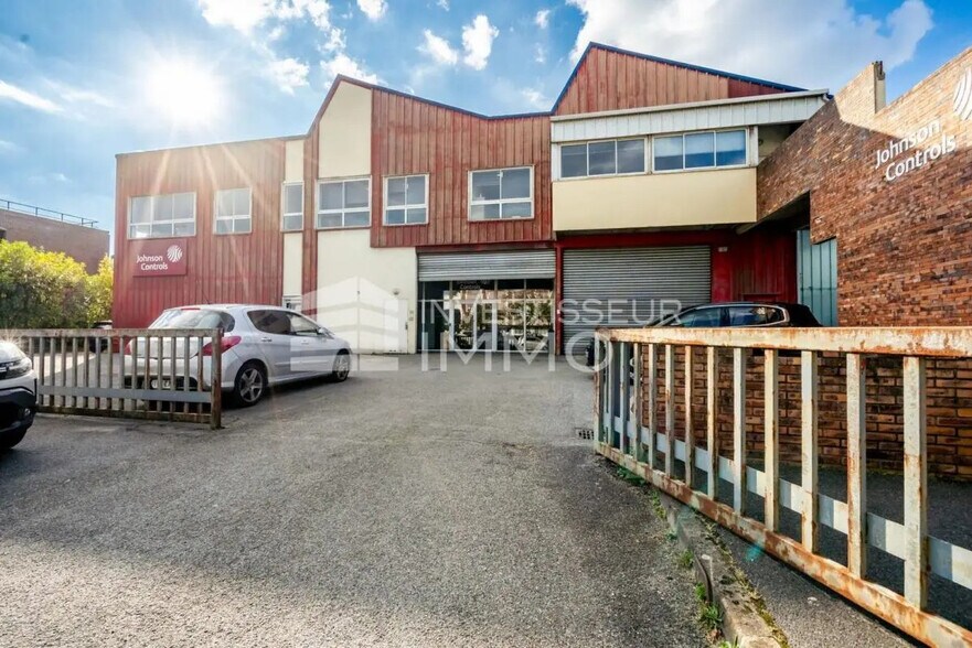 Light Industrial in Noisiel to rent - Building Photo - Image 1 of 4