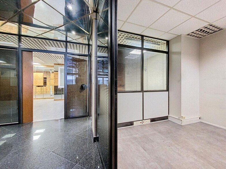 Office in Paris for sale - Interior Photo - Image 3 of 5