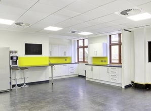 Stomp Rd, Burnham to rent Interior Photo- Image 2 of 3