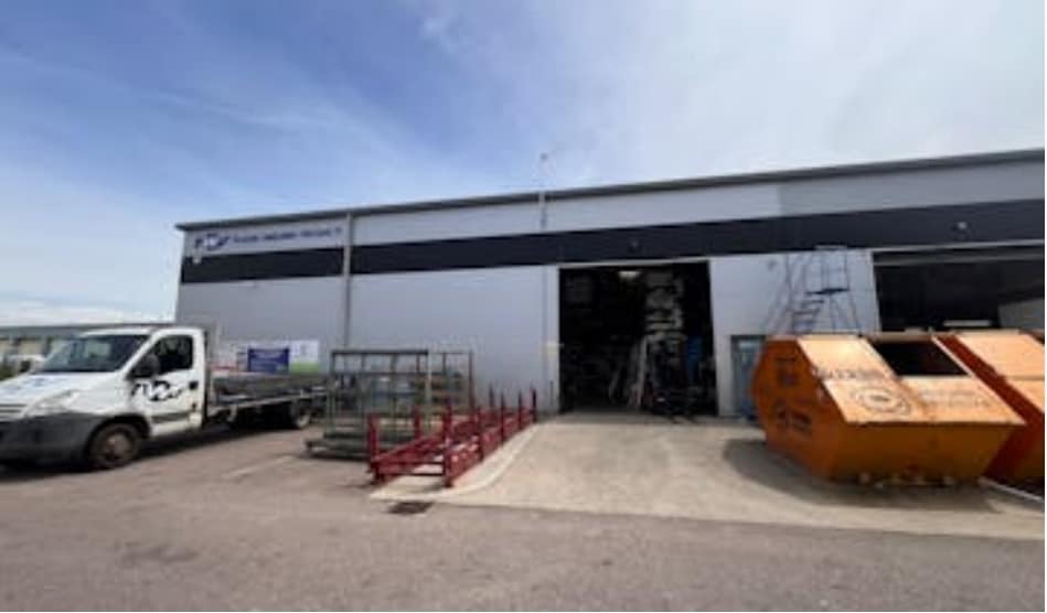 Smeaton Clos, Aylesbury for sale - Building Photo - Image 3 of 14