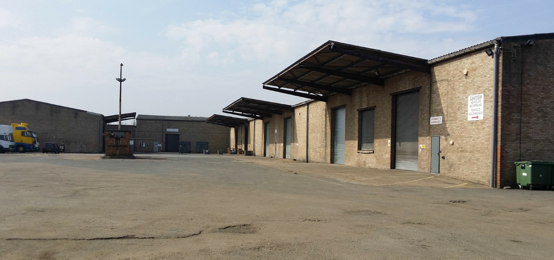 Unit 3 & 4, Ampthill Road, Bedford to rent Primary Photo- Image 1 of 2