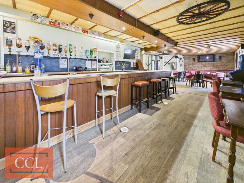 36 Harbour St, Elgin for sale - Interior Photo - Image 2 of 18