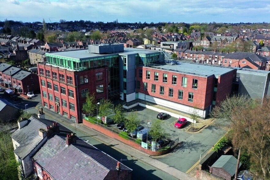 Newton St, Macclesfield to rent - Building Photo - Image 1 of 3