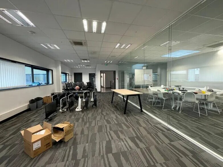 Light Industrial in Ivry-sur-Seine to rent - Interior Photo - Image 1 of 4