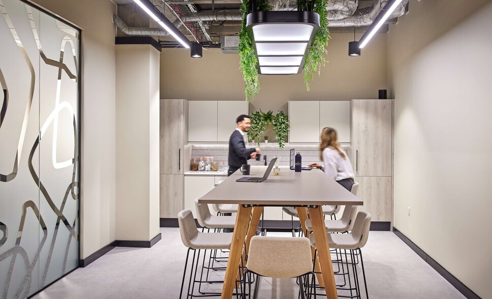 Manor House Dr, Coventry to rent - Interior Photo - Image 1 of 37