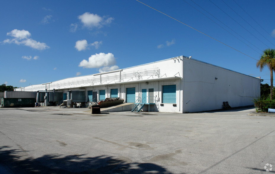 6121-6131 Anno Ave, Orlando, FL for rent - Building Photo - Image 2 of 9