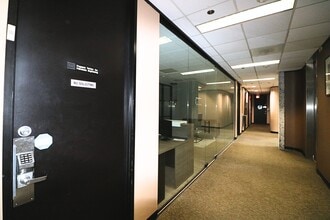 6100 Corporate Dr, Houston, TX to rent Interior Photo- Image 1 of 15