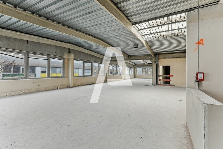 118 Rue Marcel Hartmann, Ivry-sur-Seine to rent - Interior Photo - Image 1 of 5