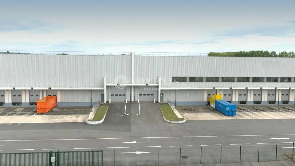 Industrial in Compans to rent Building Photo- Image 1 of 10