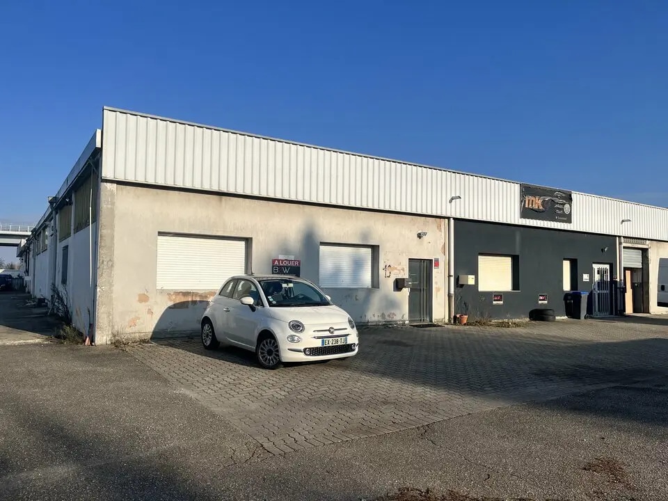 Location Local d'activités 290 m² - Photo 1