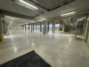 Light Industrial in Tremblay-en-France to rent Interior Photo- Image 2 of 12