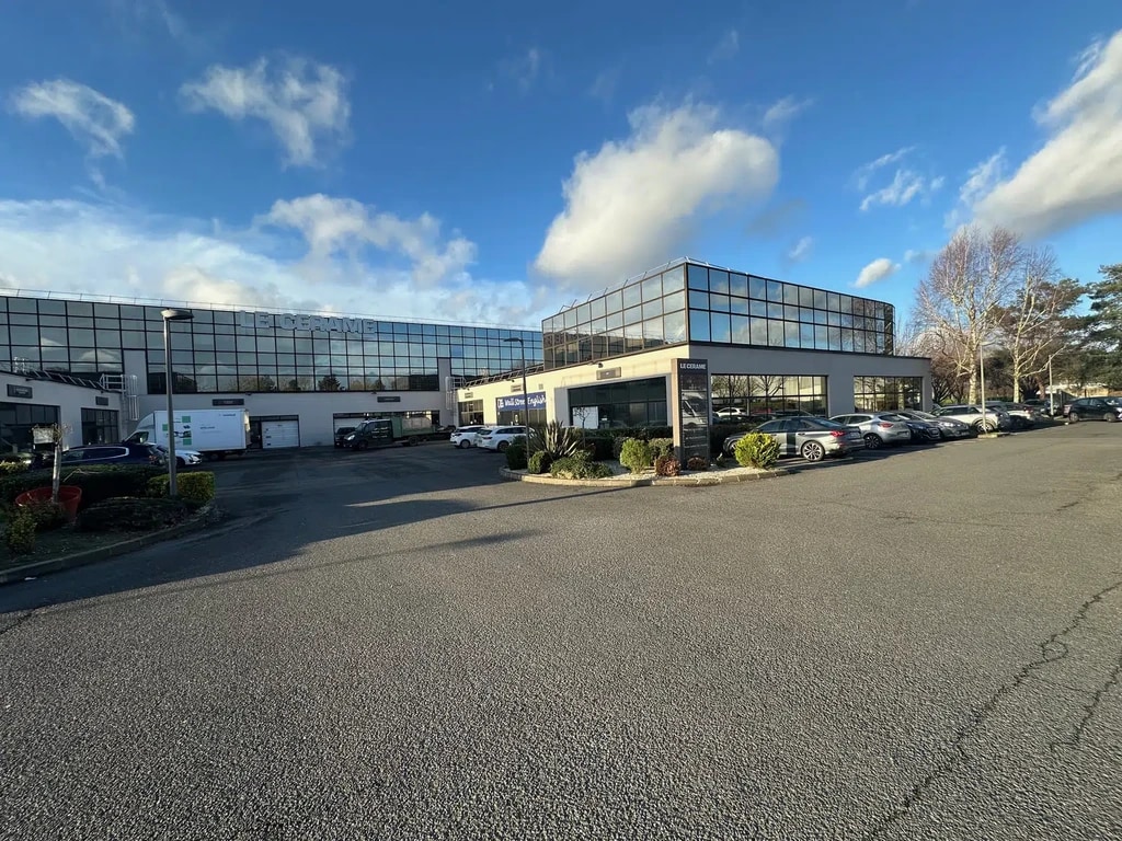 Location Bureaux 126 m² - Photo 1