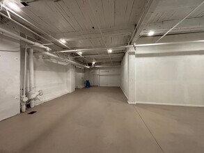 3502 SCOTTS Ln, Philadelphia, PA to rent Interior Photo- Image 2 of 3