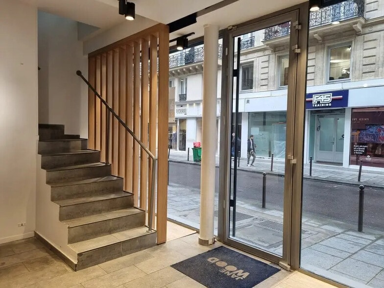 Retail in Paris for sale - Building Photo - Image 1 of 9
