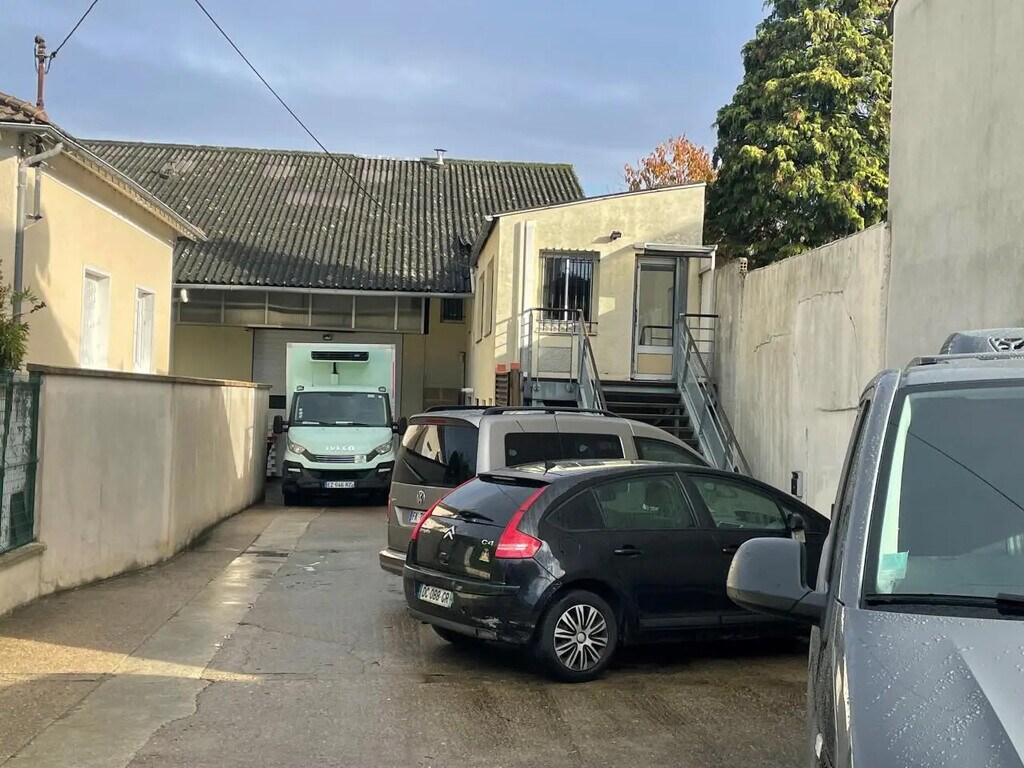 Vente Local d'activités 600 m² - Photo 1