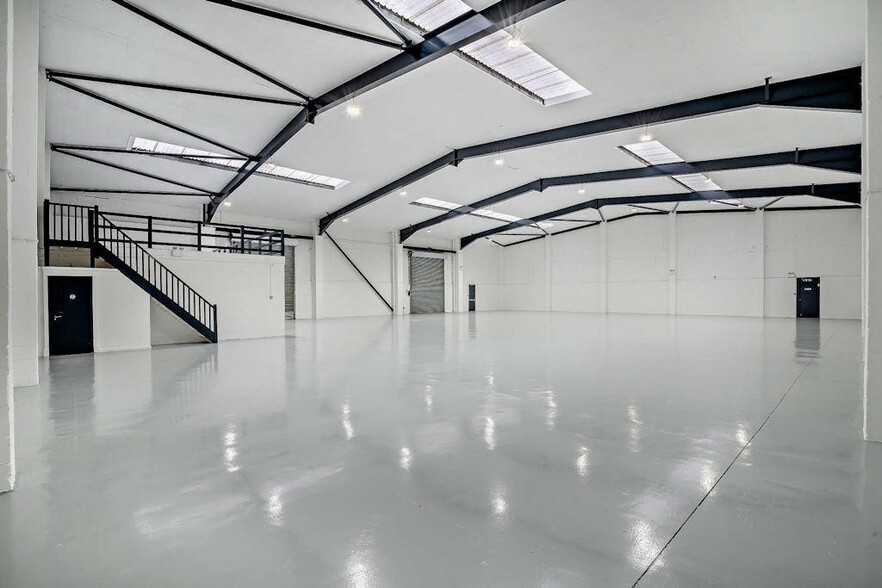 Severnside Trading Estate, Manchester to rent - Building Photo - Image 3 of 8
