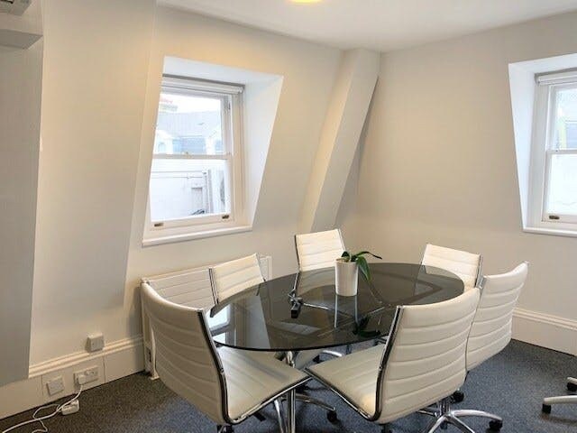 1-7A The Square, Richmond to rent - Building Photo - Image 3 of 6