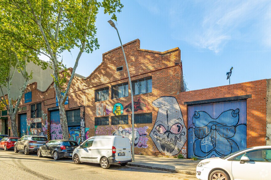 Industrial in Barcelona, Barcelona for sale - Building Photo - Image 2 of 2