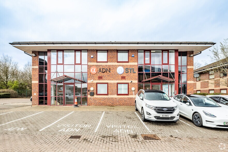 Commercia Rd, Darwen to rent - Building Photo - Image 2 of 2