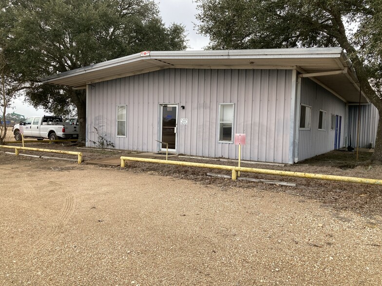 1074 CR 237, Giddings, TX for sale - Primary Photo - Image 1 of 1