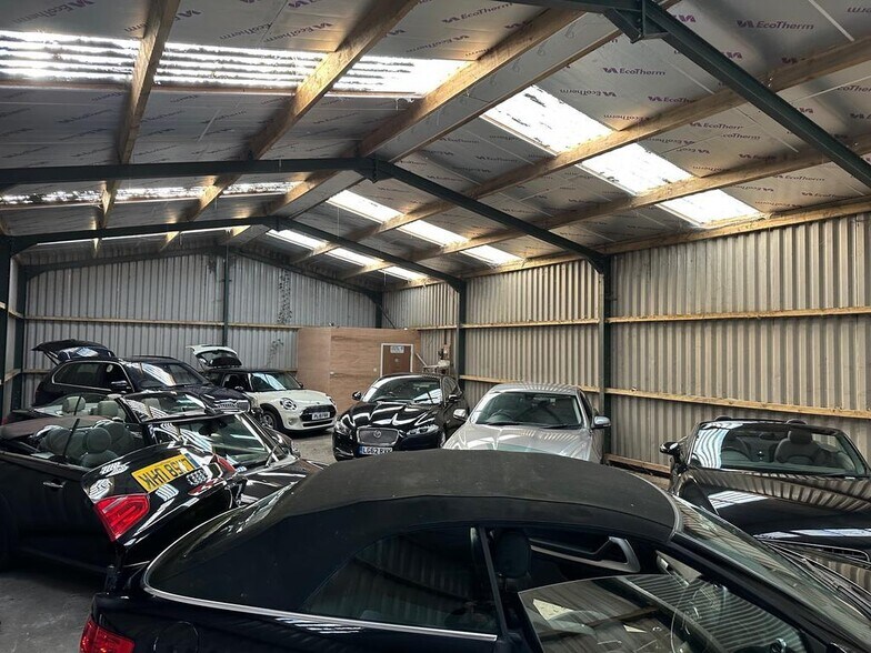 2 Ivy Dene Ln, East Grinstead to rent - Building Photo - Image 3 of 5