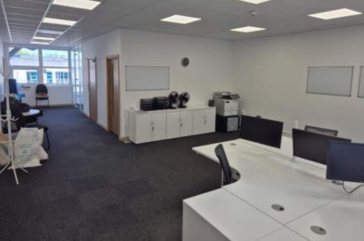 Monks Brk, Newport to rent Interior Photo- Image 1 of 2