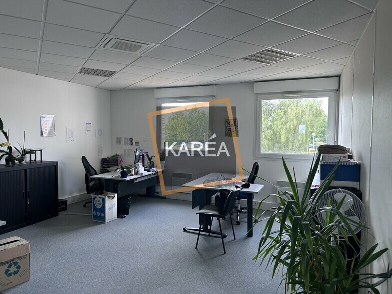 Office in Magny-le-Hongre to rent - Interior Photo - Image 3 of 5