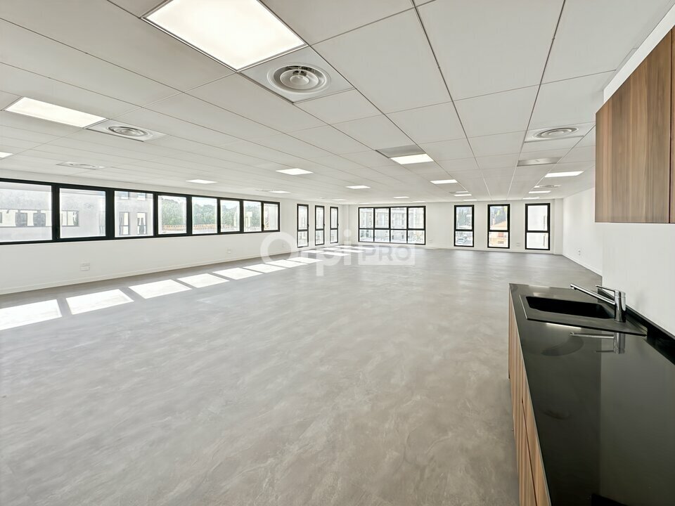 Office in Aubagne to rent Interior Photo- Image 1 of 7