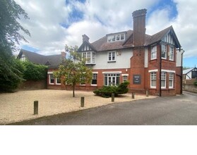 2 Castle Hill Ter, Maidenhead for rent Building Photo- Image 1 of 3