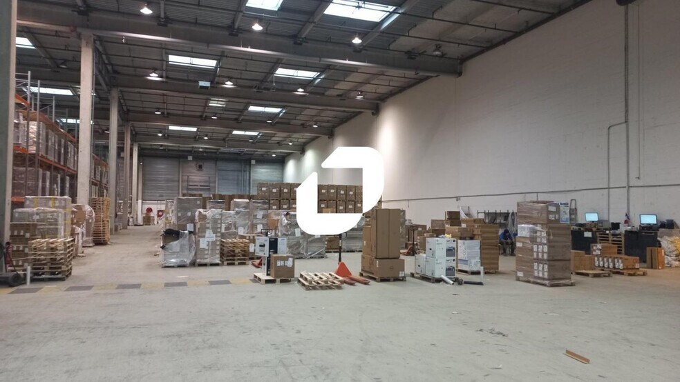 Industrial in SAINT-OUEN-L'AUMONE to rent - Interior Photo - Image 3 of 11