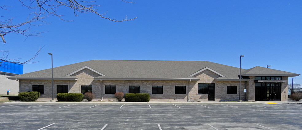 1325 S Broadway, De Pere, WI for rent - Building Photo - Image 1 of 2