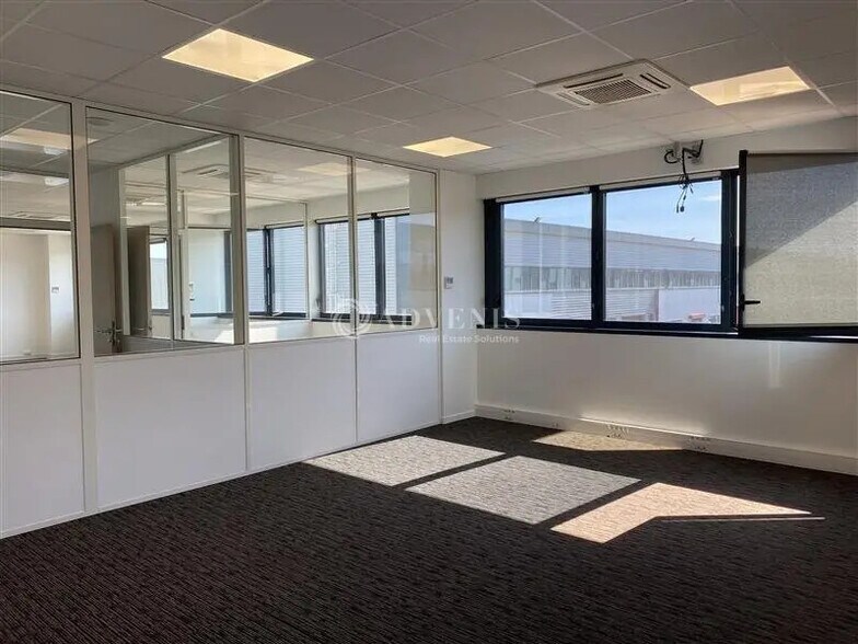 Office in Meyzieu to rent - Interior Photo - Image 3 of 5