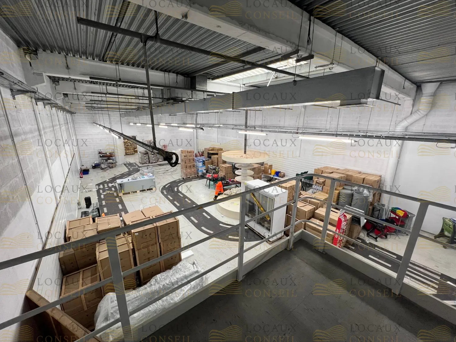 Light Industrial in Éragny to rent Interior Photo- Image 1 of 21