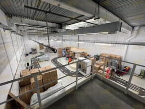 Light Industrial in Éragny to rent Interior Photo- Image 1 of 21