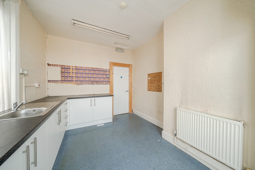 48 Roker Av, Sunderland for sale - Interior Photo - Image 2 of 5