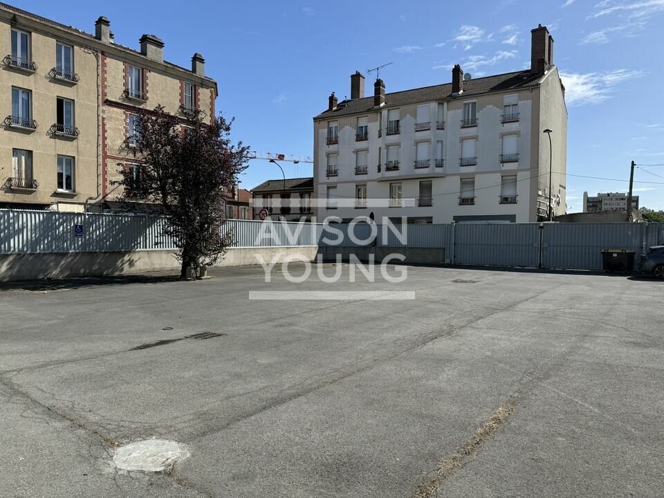 Light Industrial in Aubervilliers to rent Building Photo- Image 1 of 11