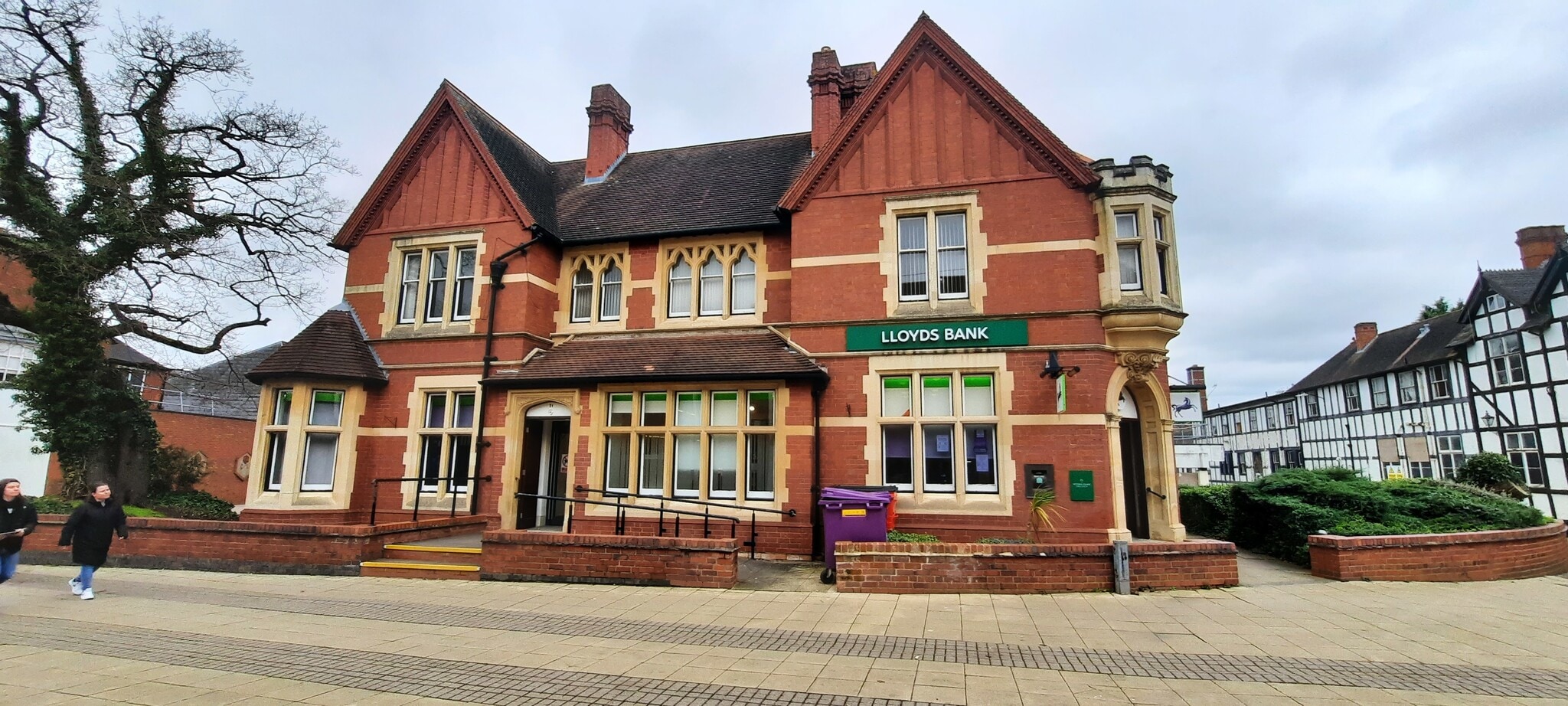 19-21 Victoria Sq, Droitwich for sale Primary Photo- Image 1 of 2