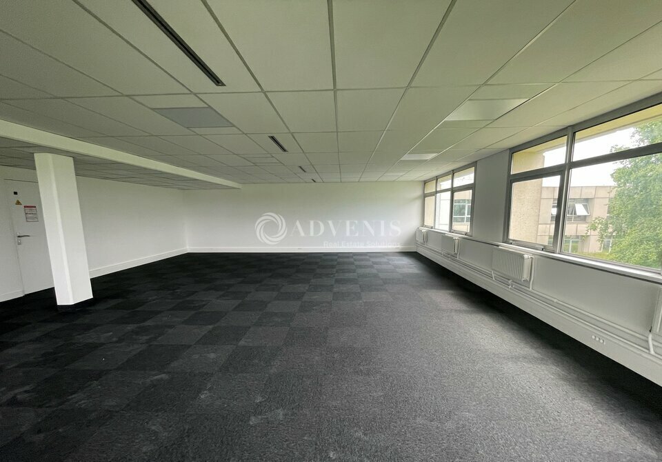 Office in Tremblay-en-France to rent Interior Photo- Image 1 of 6