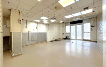 48-50 Westferry Circ, London to rent Interior Photo- Image 2 of 2