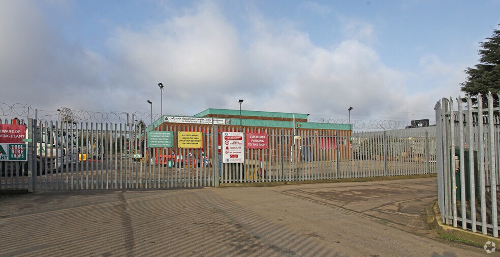 Grange Way, Colchester to rent - Building Photo - Image 2 of 15