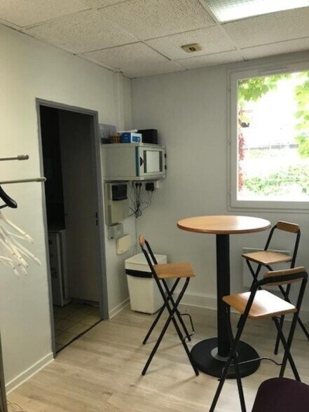 Office in Montrouge to rent - Interior Photo - Image 3 of 5