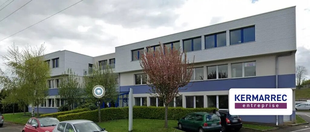 Location Bureaux 231 m² - Photo 1