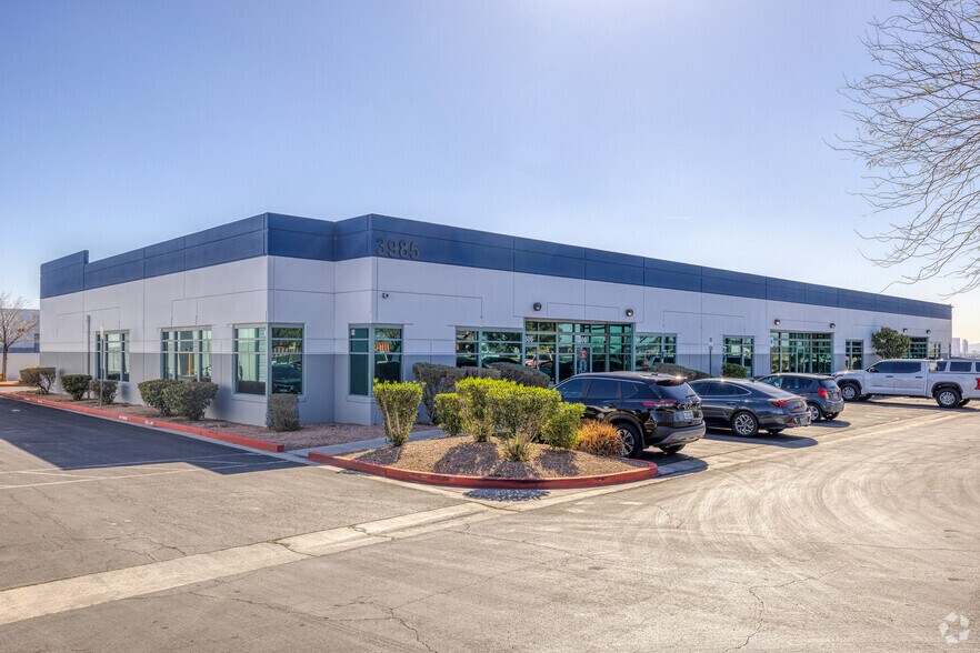 3985 W Cheyenne Ave, North Las Vegas, NV for sale - Primary Photo - Image 1 of 1