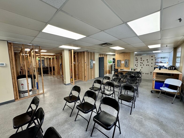 400 Allwood Rd, Clifton, NJ to rent - Interior Photo - Image 3 of 8